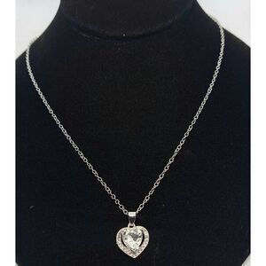 NWOT Heart necklace